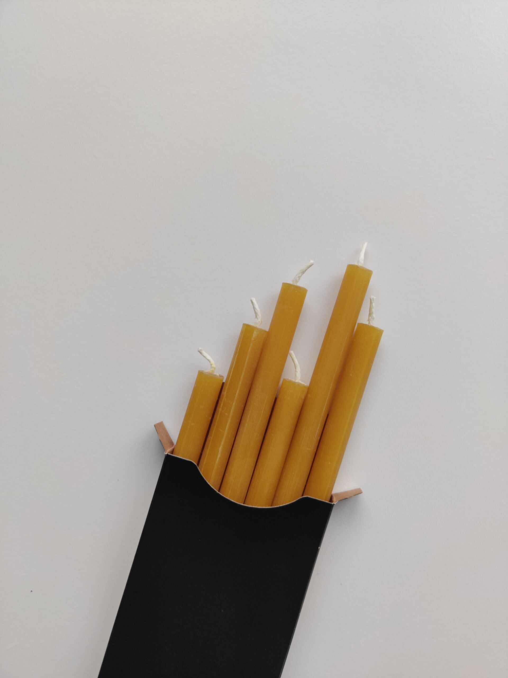 Beeswax Dinner Candles (6 units)