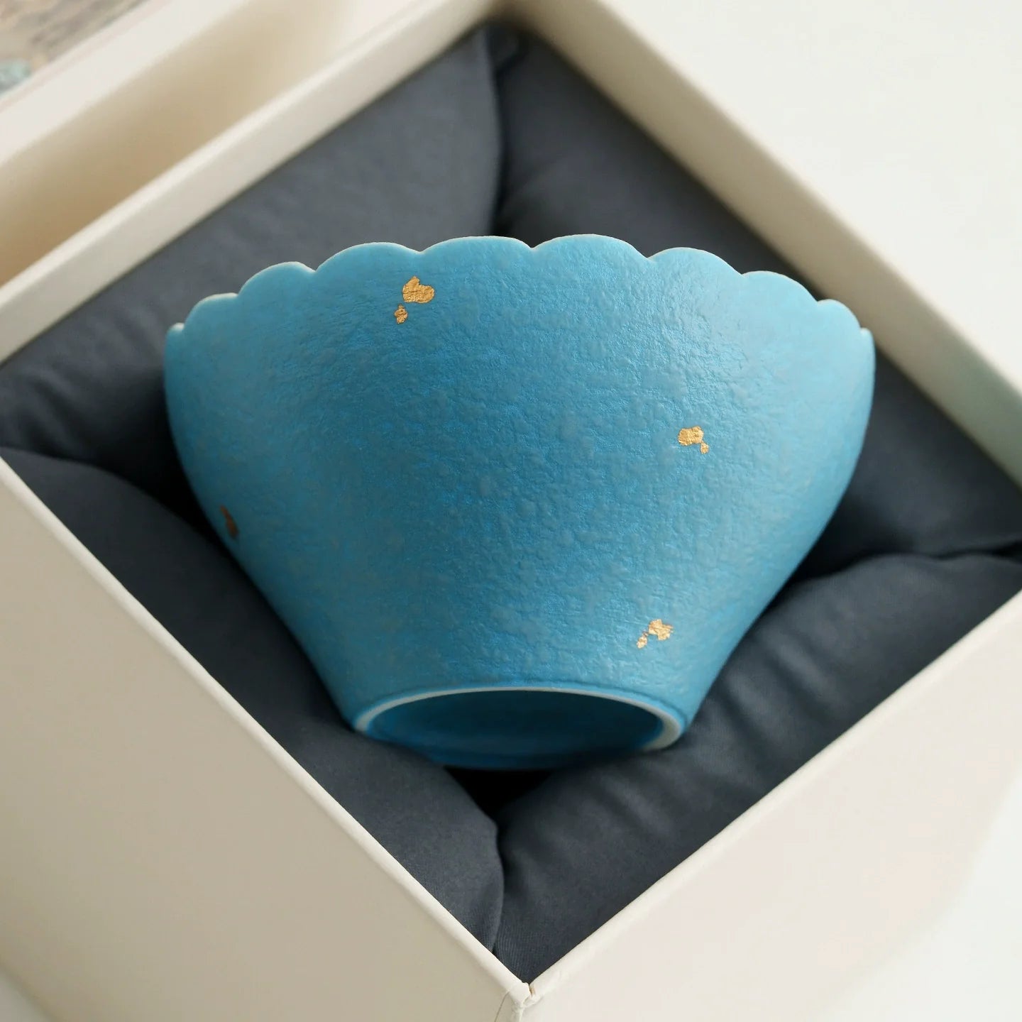 Handmade Blue Ceramic Teacup with Scalloped Rim – 80ml Traditional Chinese Tea Cup