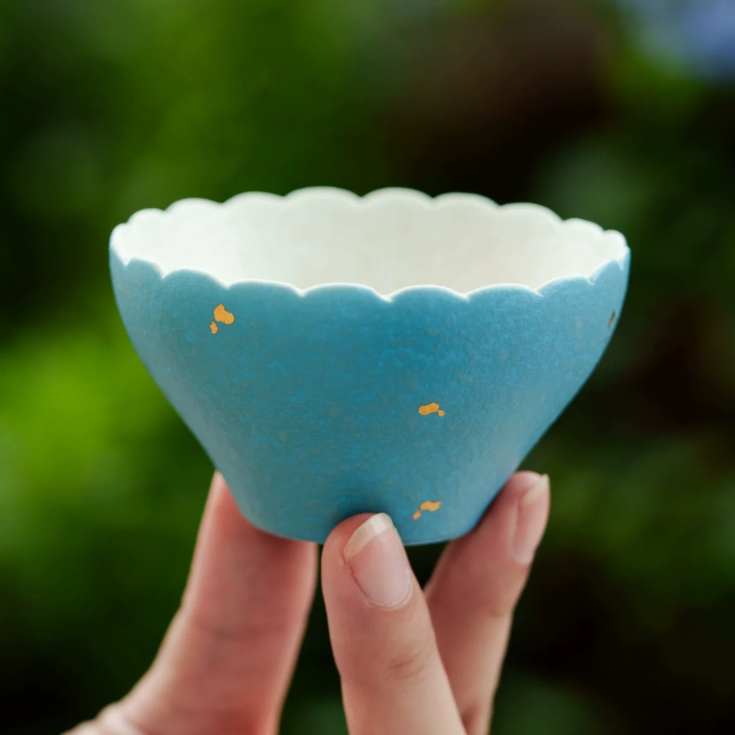 Handmade Blue Ceramic Teacup with Scalloped Rim – 80ml Traditional Chinese Tea Cup